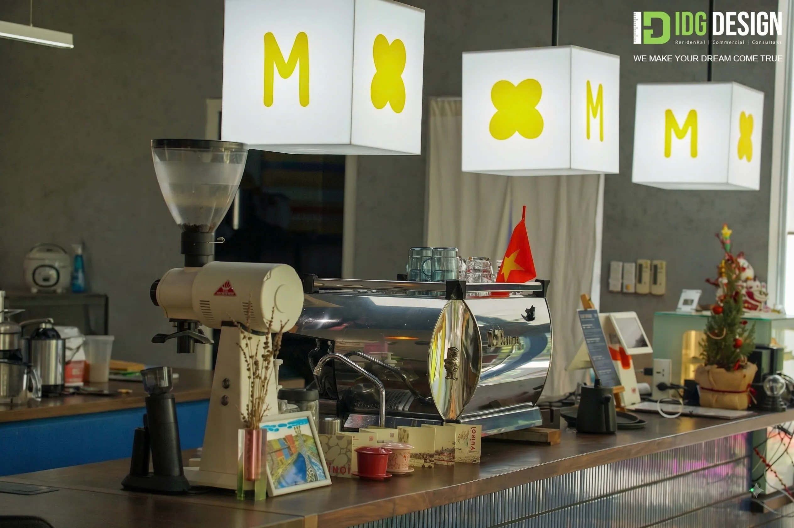 THÈ M COFFEE — Coffee bar with pendant signage lights, IDG Design
