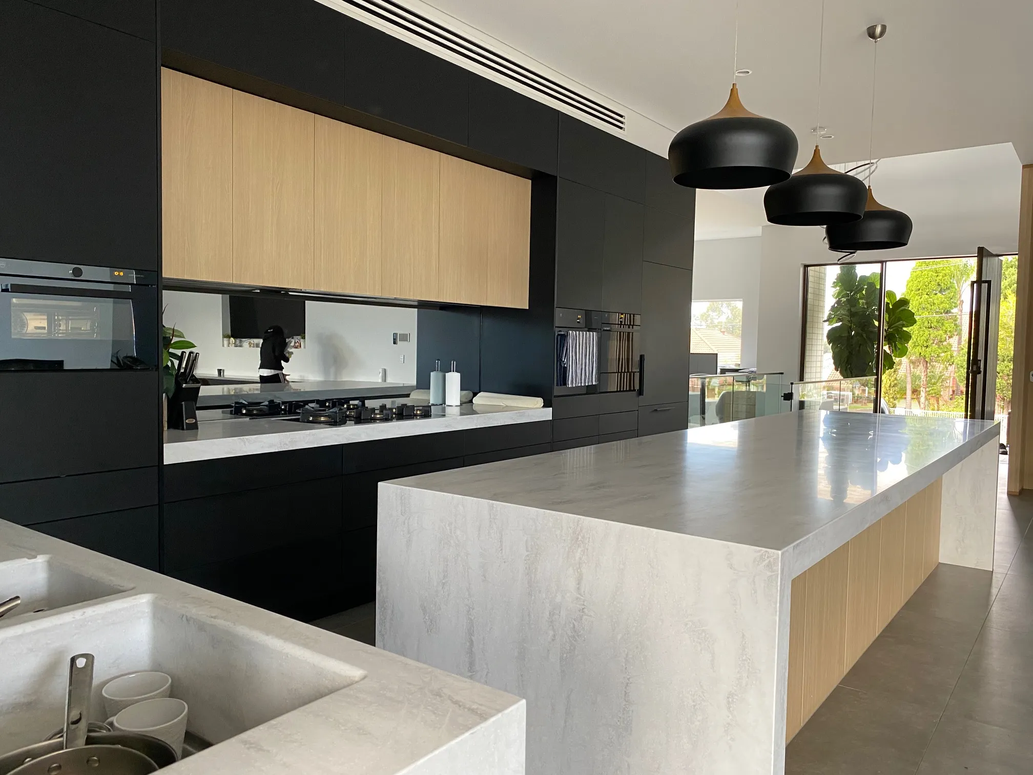 Project Dark Pearl — Kitchen island, IDG Design